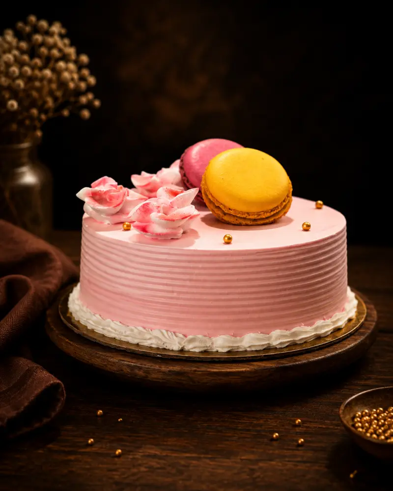 Strawberry with Macroon Toppings Cake